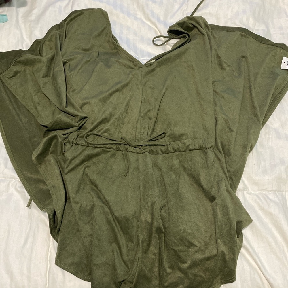 BRAND NEW CHARLOTTE RUSSE ROMPER